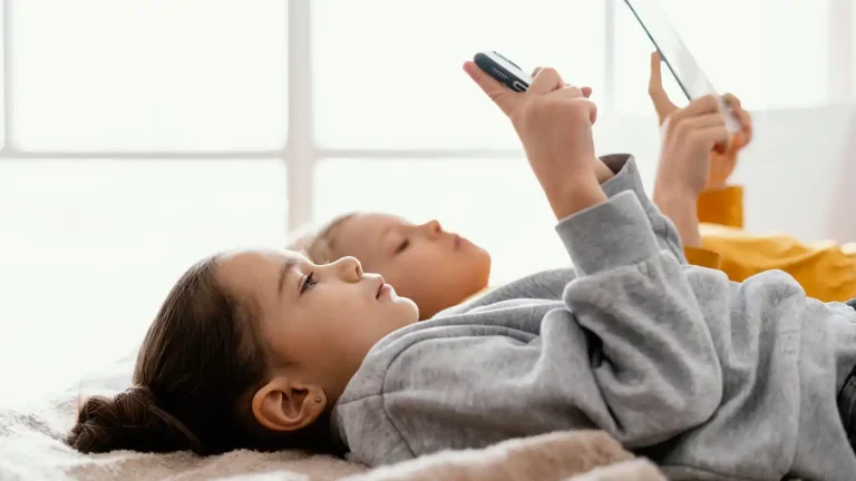 Cuando la pantalla condiciona la palabra: cómo el uso temprano de dispositivos afecta al desarrollo del lenguaje